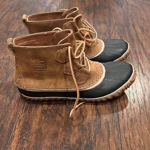 Sorel Women’s Out N About Duck Boots Size 7 in EUC perfect for rainy weather